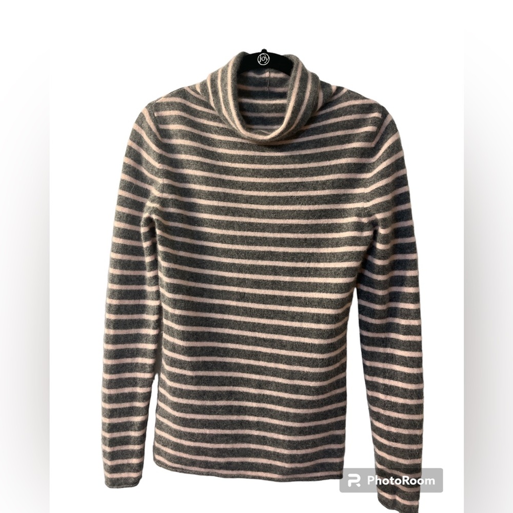 Old Navy 100% cashmere cowl neck sweater.   No flaws -so soft!